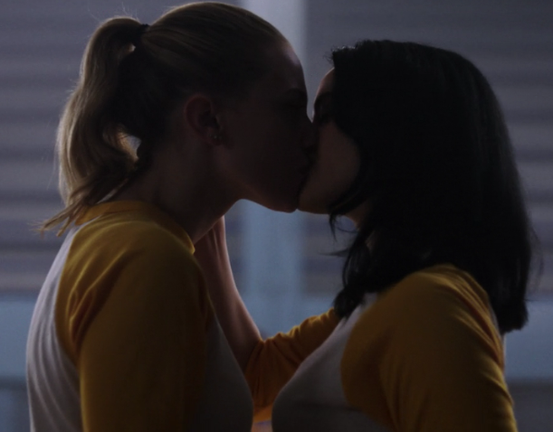 Kiss Riverdale Lesbian Gay Girls The CW Archie Comics Betty Veronica
